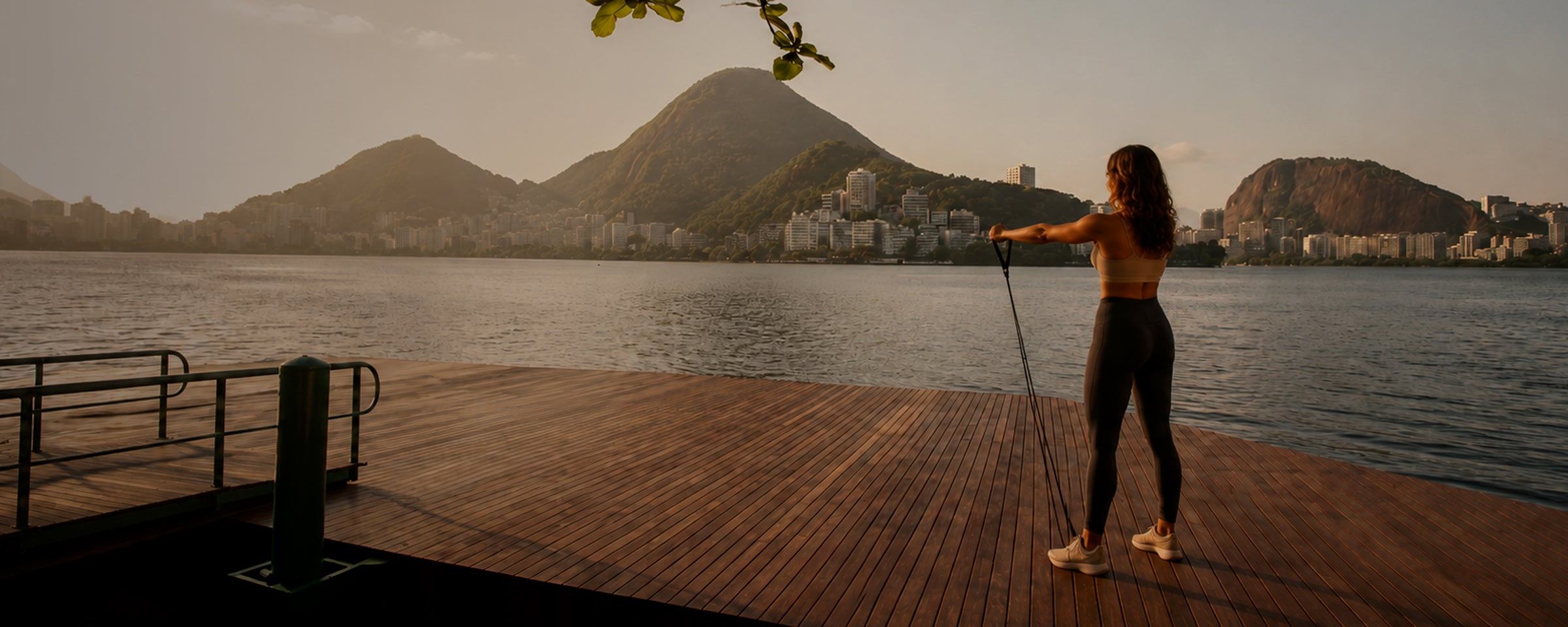 Mulher streinando no rio de janeiro posando para publicidade de Bone Nutricci, suplemento para ossos